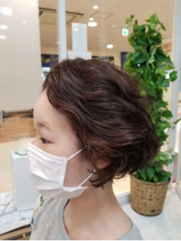 くせ毛をいかしたショートヘアー_20210726_2